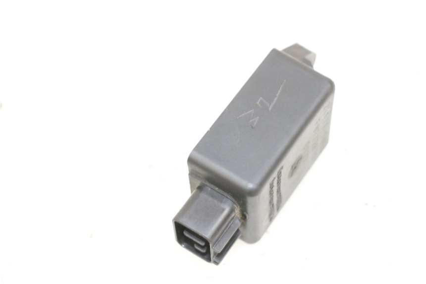 photo de RELE KAWASAKI ZR 7 750 (1999 - 2004) - Altra angolazione