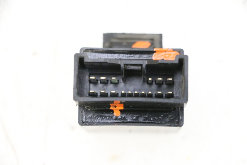 photo de RELÈ POMPA CARBURANTE YAMAHA FJR ABS 1300 (2006 - 2012) - Zoom sullo stato d'uso