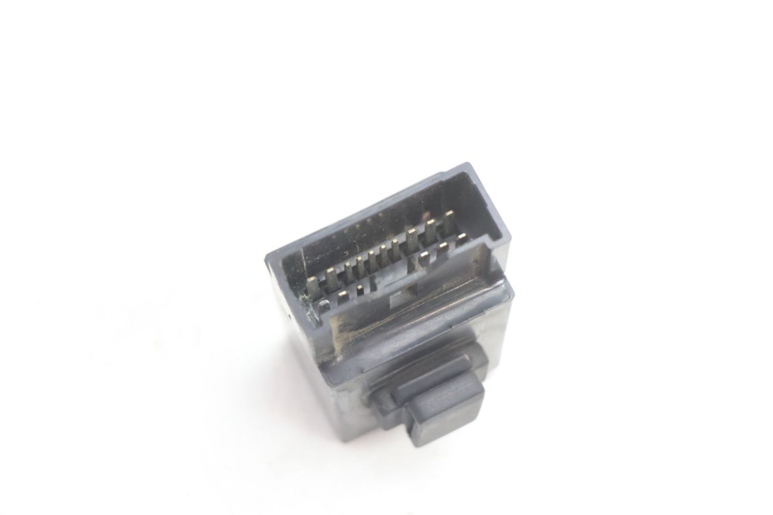 photo de RELÈ POMPA CARBURANTE YAMAHA FJR 1300 (2001 - 2005) - Altra angolazione