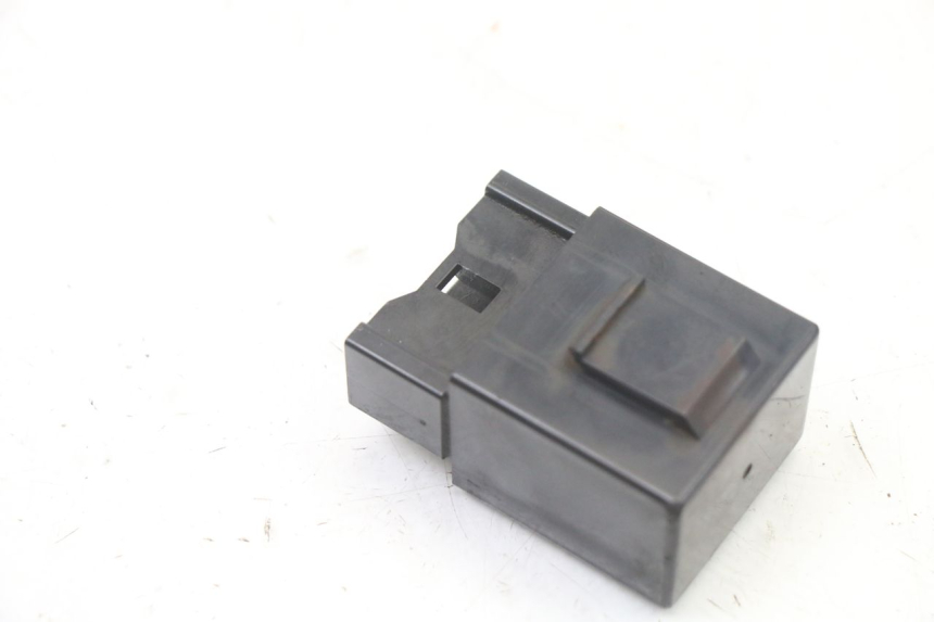 photo de RELÈ POMPA CARBURANTE YAMAHA FZ6 FAZER S2 600 (2007 - 2011) - Altra angolazione