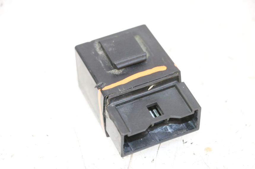photo de RELÈ POMPA CARBURANTE YAMAHA FZ6 N FAZER 600 (2004 - 2006) - Primo piano tecnico