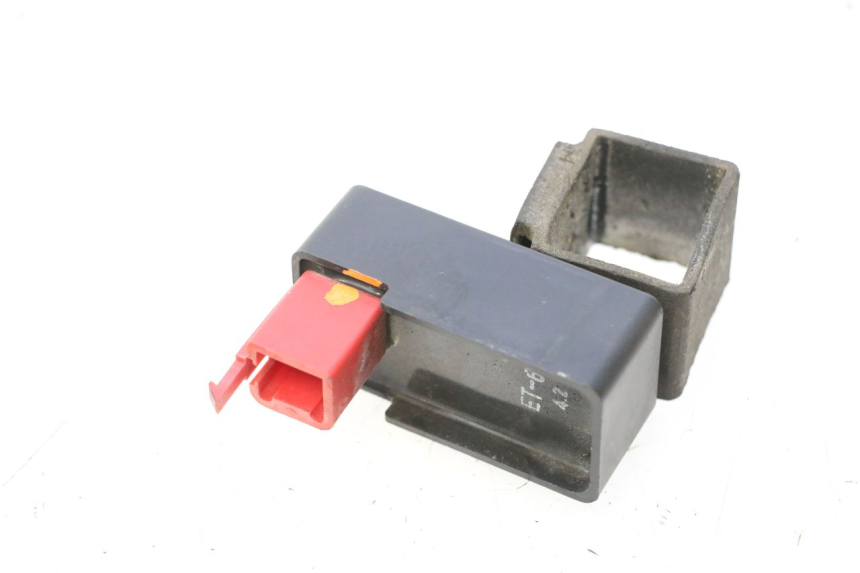 photo de RELÈ POMPA CARBURANTE HONDA ST PAN EUROPEAN 1100 (1990 - 2002) - Zoom sullo stato d'uso
