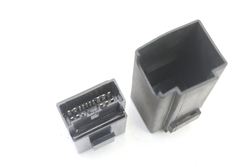 photo de RELÈ POMPA CARBURANTE YAMAHA TRACER 7 700 (2020 - 2024) - Primo piano tecnico