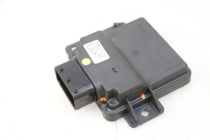 photo de ROLL LOCK RELE PIAGGIO MP3 HPE 310 (2024 - 2025) - Altra angolazione