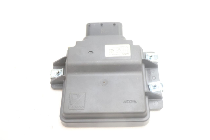 photo de ROLL LOCK RELE PIAGGIO MP3 HPE 530 (2022 - 2026) - Altra angolazione