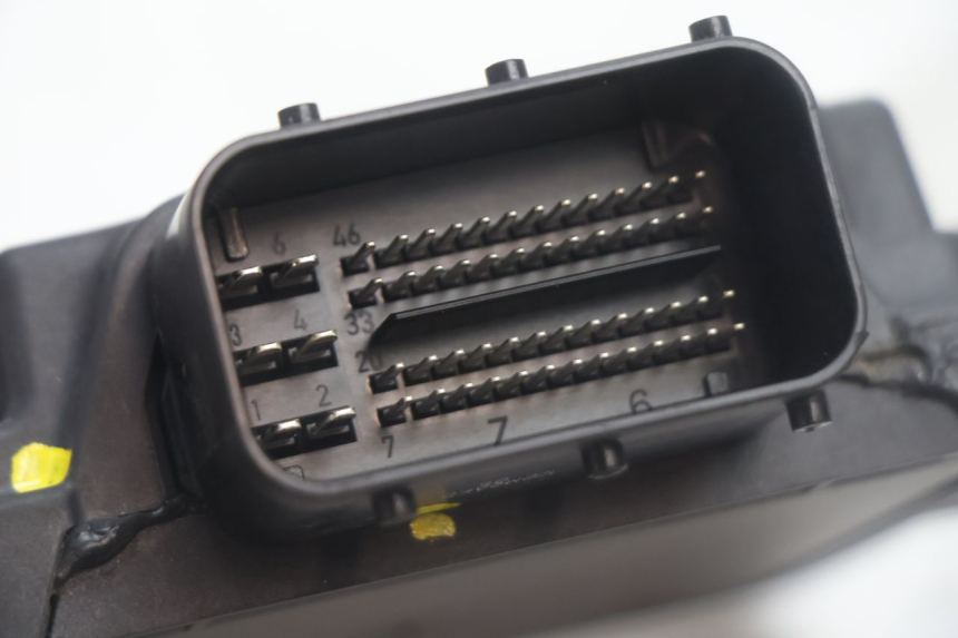 photo de ROLL LOCK RELE PIAGGIO MP3 HPE 530 (2022 - 2026) - Primo piano tecnico
