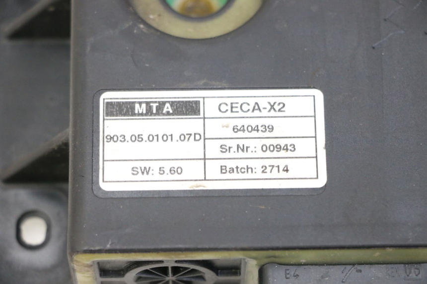 photo de RELAIS ROLL LOCK PIAGGIO MP3 500 (2014 - 2017) - Dettagli dei punti di fissaggio