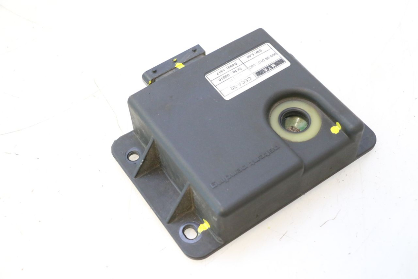 photo de ROLL LOCK RELE PIAGGIO MP3 500 (2016 - 2018) - Dettagli dei punti di fissaggio