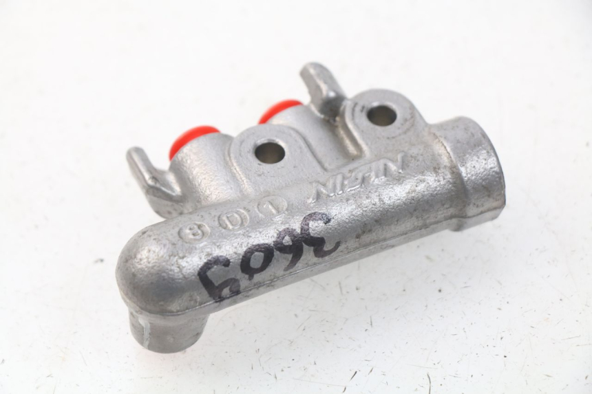 photo de DISTRIBUITORE FRENO SUZUKI BURGMAN 125 (2007 - 2014) - Dettaglio del componente