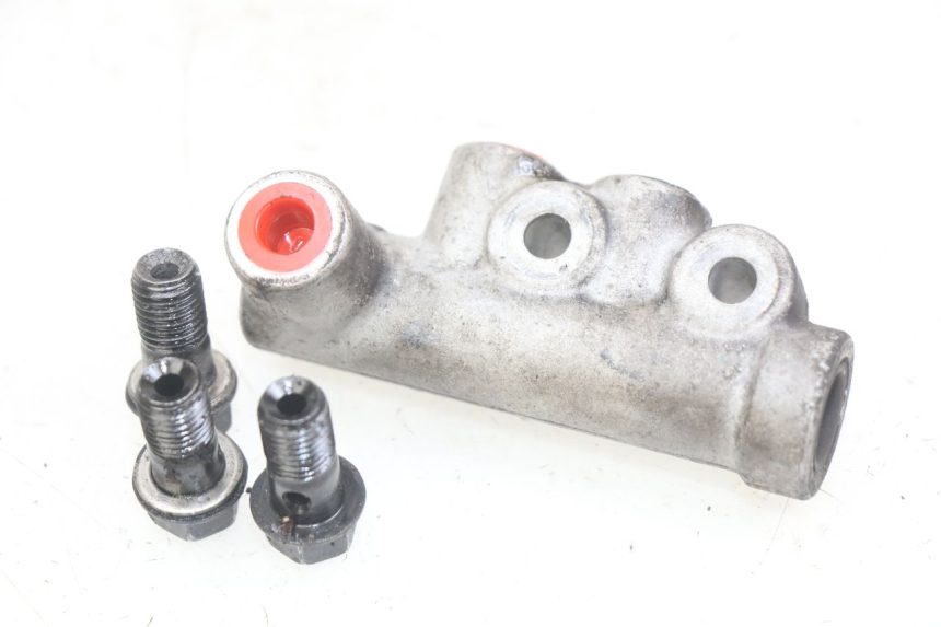 photo de DISTRIBUITORE FRENO SYM GTS EFI 125 (2012 - 2016) - Dettaglio del componente