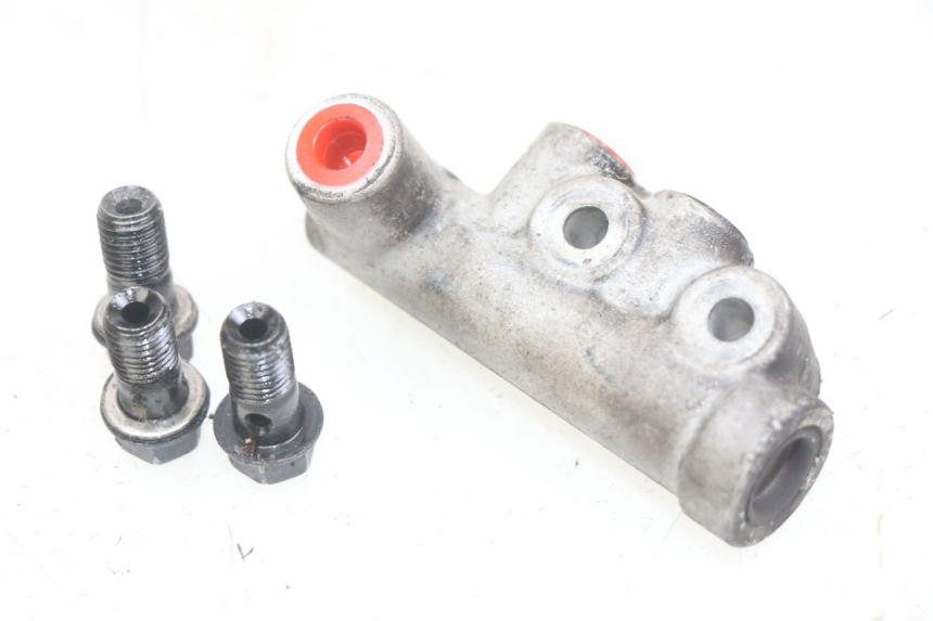 photo de DISTRIBUITORE FRENO SYM GTS EFI 125 (2012 - 2016) - Altra angolazione