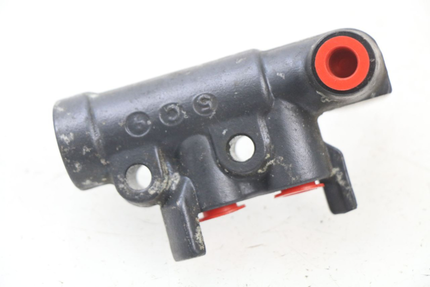 photo de DISTRIBUITORE FRENO HONDA FES PANTHEON 125 (2003 - 2007) - Zoom sullo stato d'uso