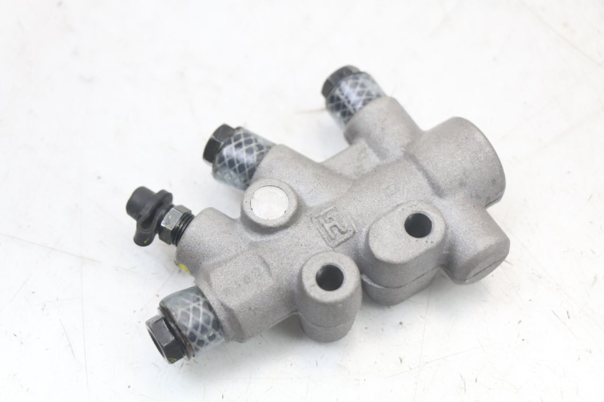 photo de TUBO FRENO PIAGGIO MP3 HPE 350 (2018 - 2020) - Dettagli dei punti di fissaggio