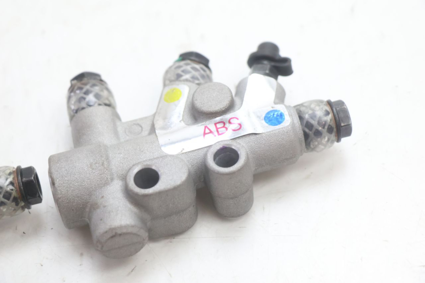 photo de TUBO FRENO PIAGGIO MP3 HPE 530 (2022 - 2026) - Primo piano tecnico