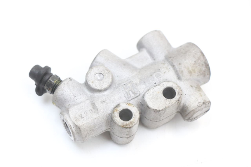 photo de DISTRIBUITORE FRENO PIAGGIO MP3 LT 400 (2007 - 2012) - Primo piano tecnico