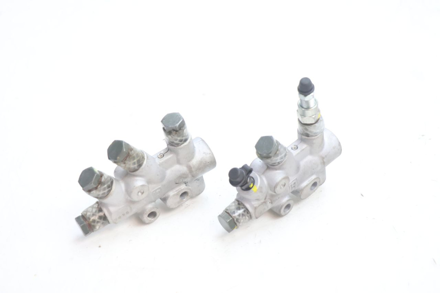 photo de DISTRIBUITORE FRENO PIAGGIO MP3 LT 400 (2007 - 2012) - Altra angolazione