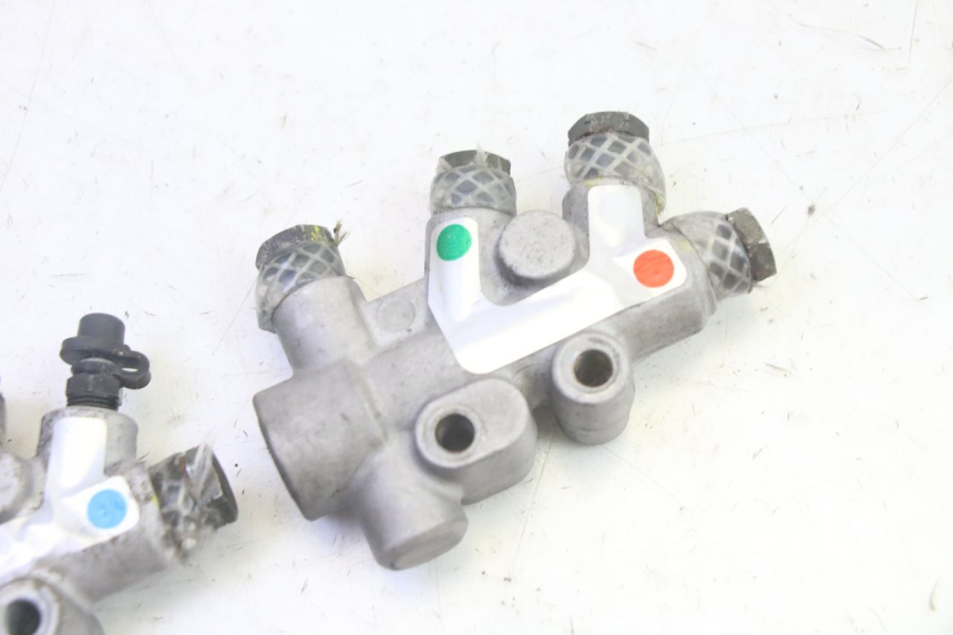 photo de DISTRIBUITORE FRENO PIAGGIO MP3 RL 250 (2006 - 2010) - Altra angolazione