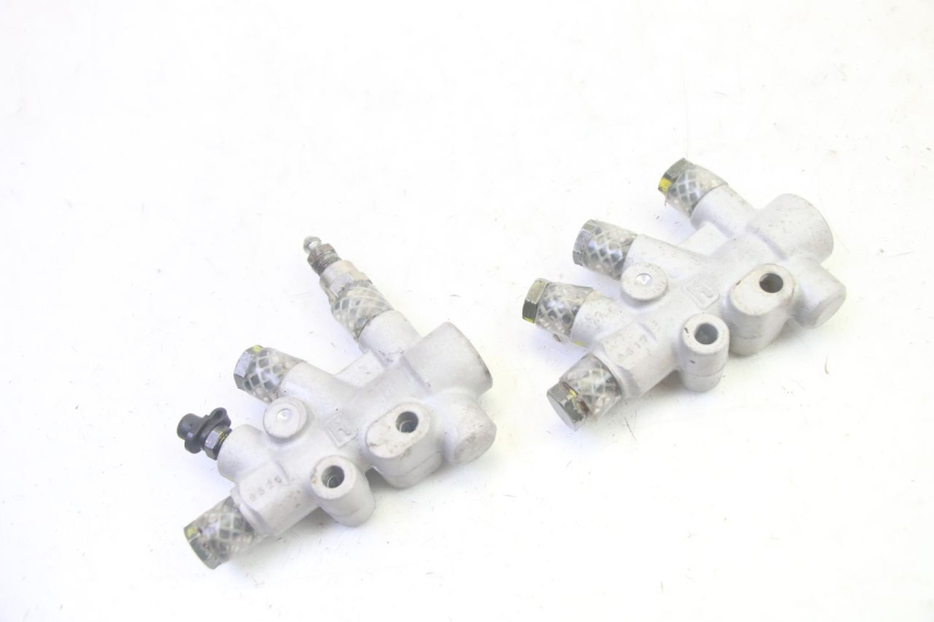 photo de DISTRIBUITORE FRENO PIAGGIO MP3 RL 250 (2006 - 2010) - Altra angolazione