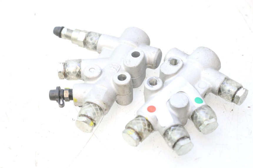 photo de DISTRIBUITORE FRENO PIAGGIO MP3 500 (2011 - 2015) - Altra angolazione