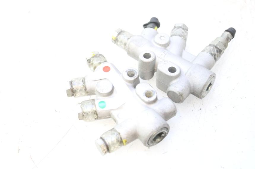 photo de DISTRIBUITORE FRENO PIAGGIO MP3 500 (2011 - 2015) - Primo piano tecnico