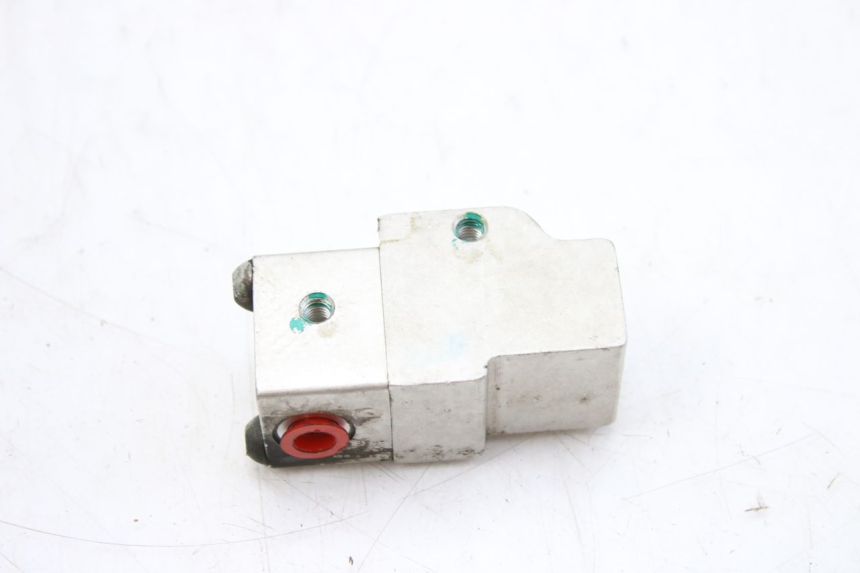 photo de DISTRIBUITORE FRENO PEUGEOT TWEET 125 (2010 - 2017) - Zoom sullo stato d'uso