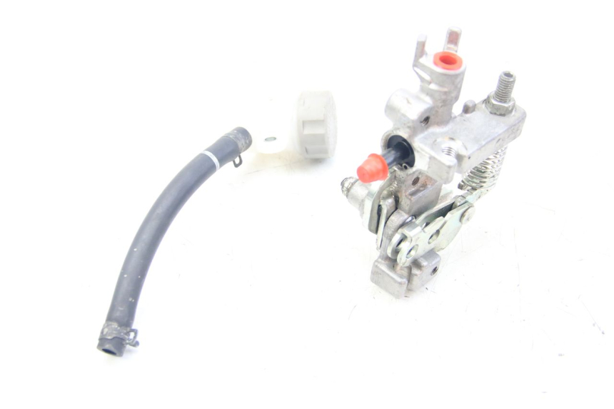photo de DISTRIBUITORE FRENO HONDA VISION NSC R 50 (2013 - 2015) - Altra angolazione