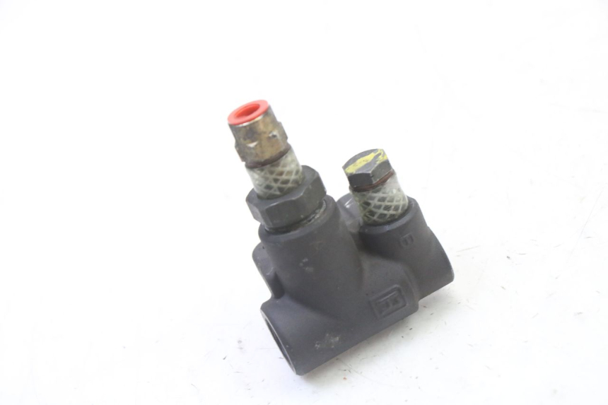 photo de DISTRIBUITORE FRENO PIAGGIO X9 EVOLUTION 125 (2003 - 2007) - Altra angolazione