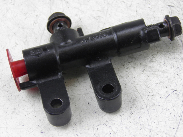 photo de DISTRIBUITORE FRENO YAMAHA XJ F 900 (1983 - 1994) - Zoom sullo stato d'uso