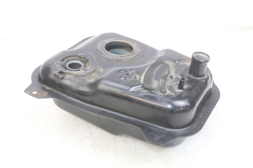 photo de SERBATOIO CARBURANTE KYMCO AGILITY 16+ 4T 50 (2018 - 2023) - Primo piano tecnico