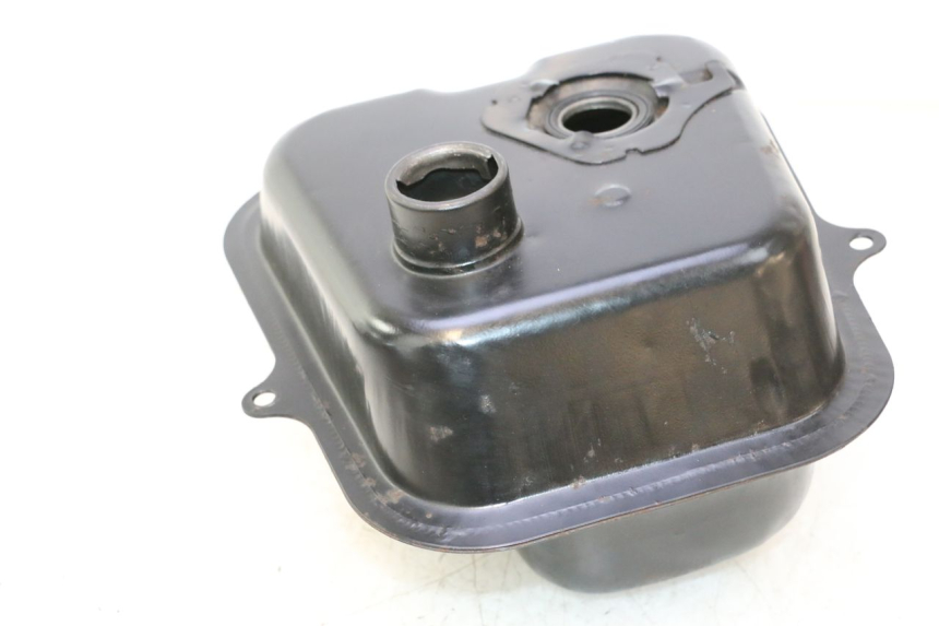 photo de SERBATOIO CARBURANTE KYMCO AGILITY 4T 50 (2005 - 2018) - Dettagli dei punti di fissaggio