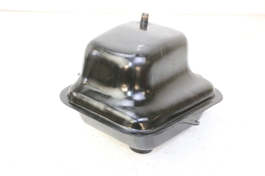 photo de SERBATOIO CARBURANTE KYMCO AGILITY NAKED RENOUVO 2T 50 (2011 - 2018) - Primo piano tecnico