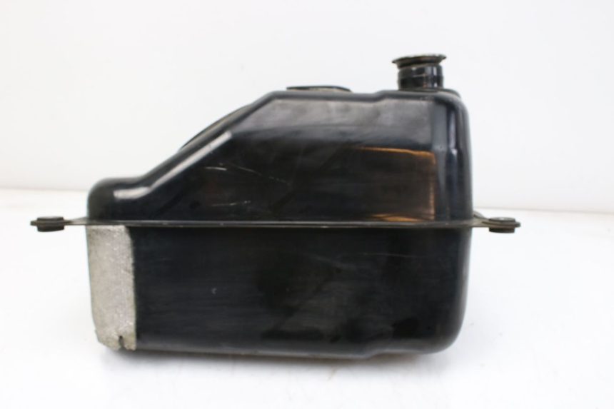 photo de SERBATOIO CARBURANTE SUZUKI AN BURGMAN 400 (2006 - 2010) - Dettagli dei punti di fissaggio