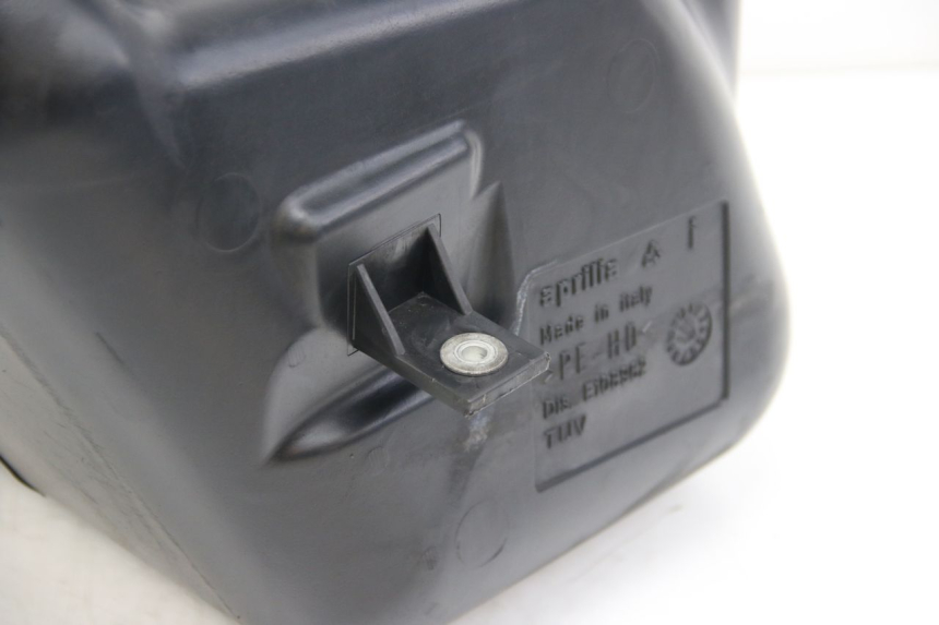 photo de SERBATOIO CARBURANTE APRILIA ATLANTIC 500 (2002 - 2003) - Primo piano tecnico