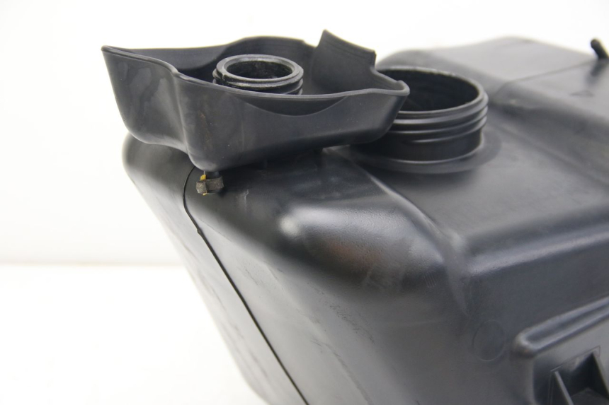 photo de SERBATOIO CARBURANTE APRILIA ATLANTIC 500 (2002 - 2003) - Dettagli dei punti di fissaggio