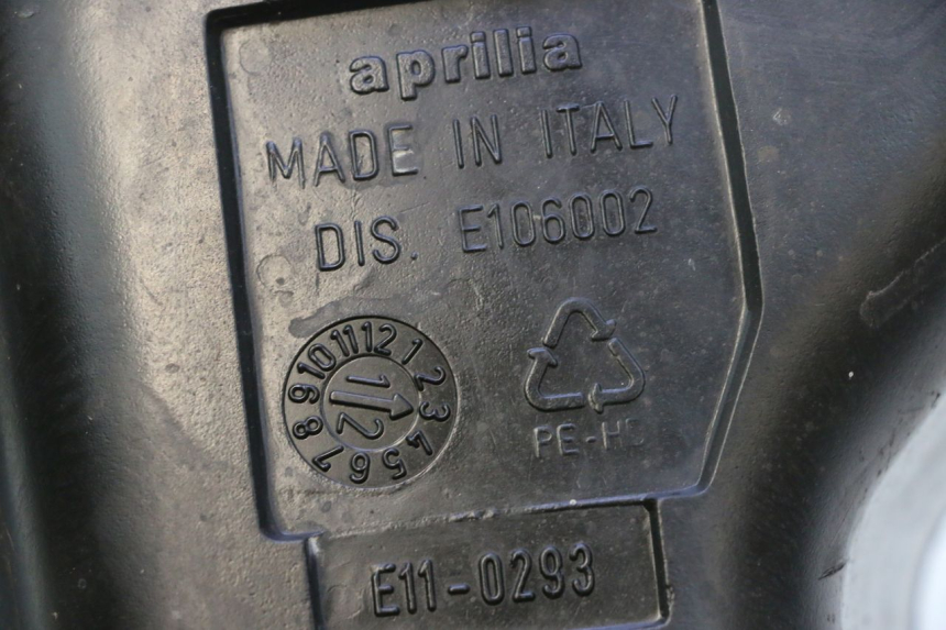 photo de Serbatoio carburante APRILIA ATLANTIC S 125 (2010 - 2013) - Primo piano tecnico