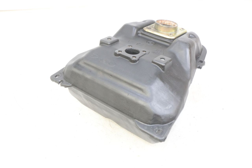 photo de SERBATOIO CARBURANTE PGO BIG MAX 50 (2001 - 2009) - Primo piano tecnico