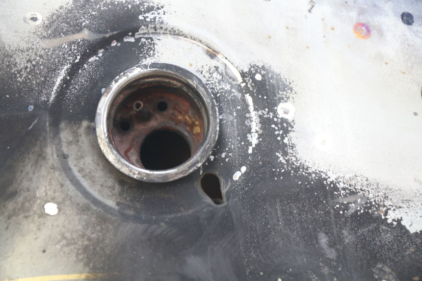 photo de SERBATOIO CARBURANTE  ROYAL ENFIELD BULLET CLASSIC 500 (2017 - 2020) - Zoom sui componenti