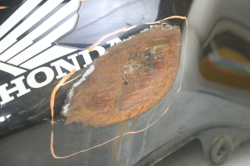 photo de Serbatoio carburante HONDA CBF 500 (2004 - 2007) - Primo piano ad alta risoluzione