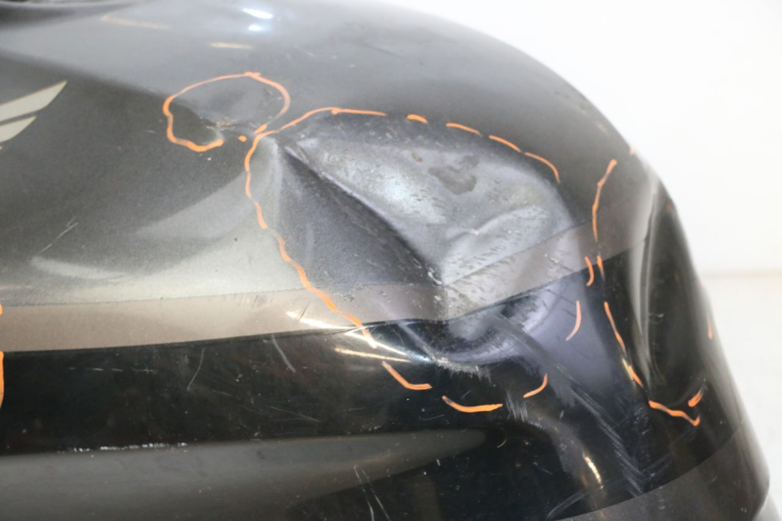 photo de SERBATOIO CARBURANTE  HONDA CBR F SC25 1000 (1989 - 1992) - Ispezione visiva dettagliata