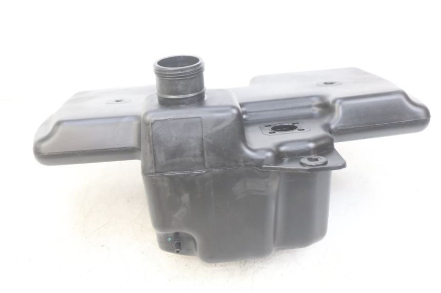 photo de SERBATOIO CARBURANTE PEUGEOT CITYSTAR AIR 125 (2014 - 2017) - Primo piano tecnico