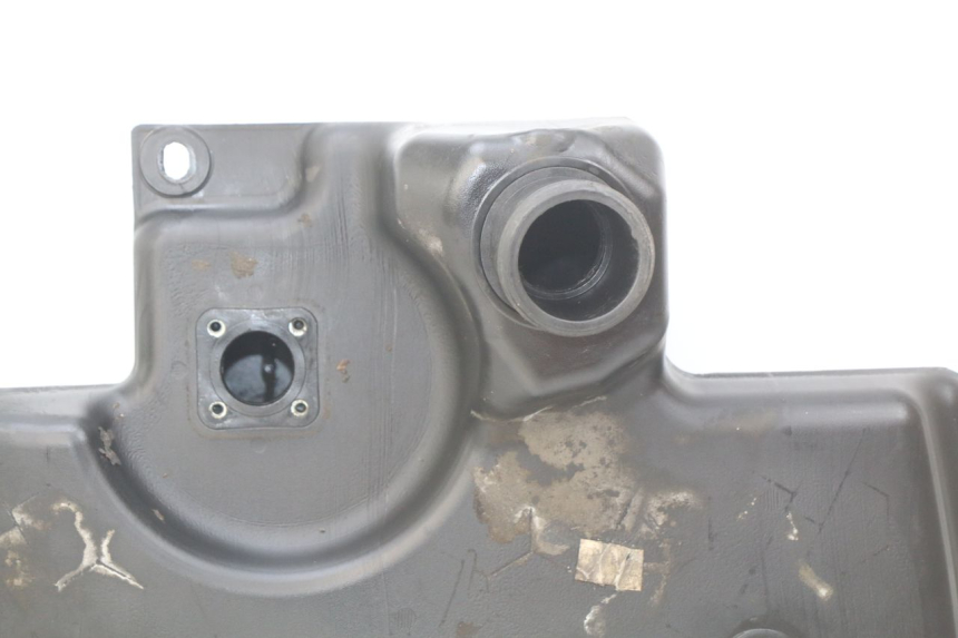 photo de SERBATOIO CARBURANTE PEUGEOT CITYSTAR 50 (2013 - 2017) - Dettagli dei punti di fissaggio