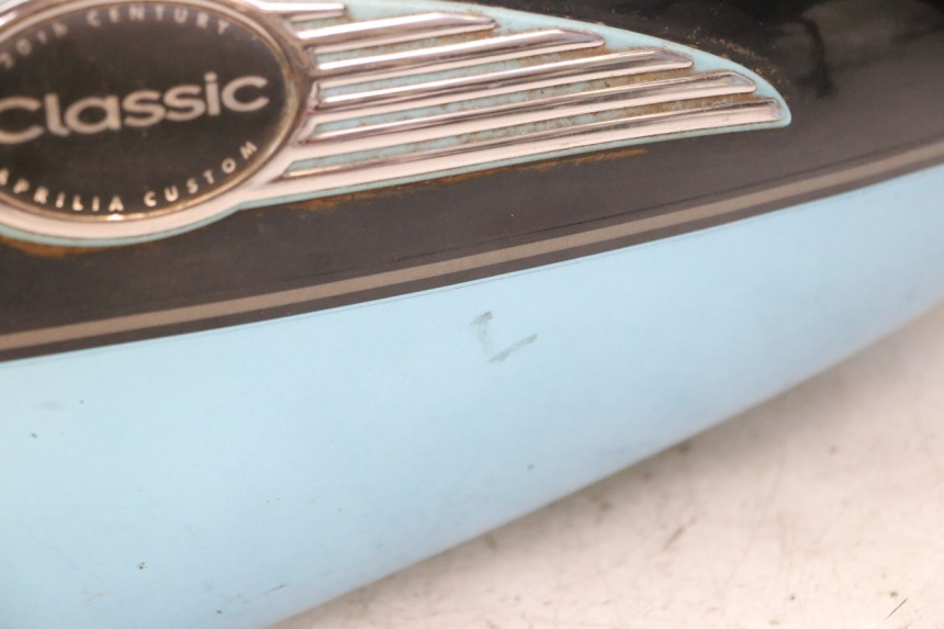 photo de SERBATOIO CARBURANTE  APRILIA CLASSIC 125 (1995 - 2001) - Zoom sui componenti