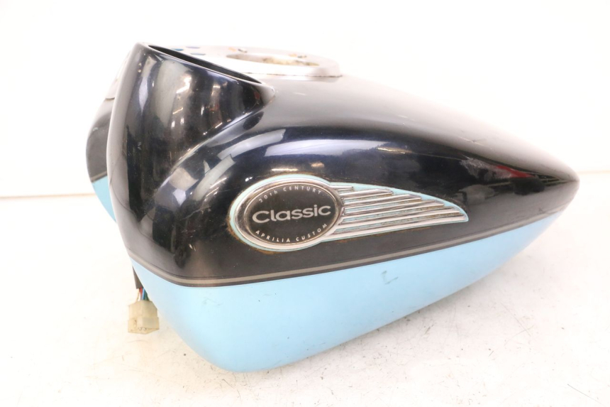 photo de SERBATOIO CARBURANTE  APRILIA CLASSIC 125 (1995 - 2001) - Primo piano ad alta risoluzione