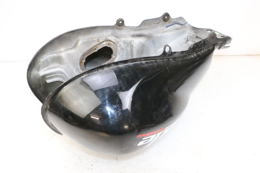 photo de SERBATOIO CARBURANTE  KSR CODE 125 (2018 - 2020) - Primo piano tecnico