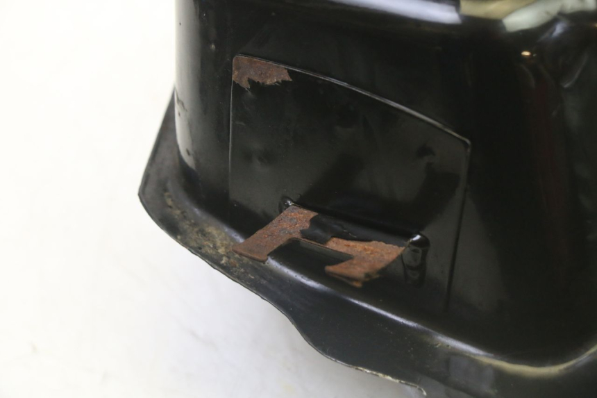 photo de SERBATOIO CARBURANTE SYM CROX 4T 50 (2016 - 2023) - Dettagli dei punti di fissaggio