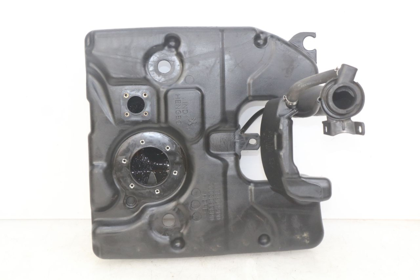 photo de SERBATOIO CARBURANTE PEUGEOT DJANGO 4T 50 (2014 - 2019) - Primo piano tecnico