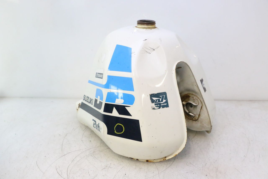 photo de SERBATOIO CARBURANTE  SUZUKI DR S 600 (1985 - 1989) - Vista principale