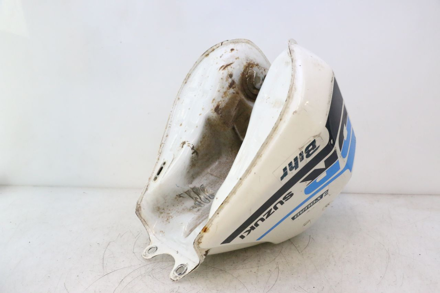 photo de SERBATOIO CARBURANTE  SUZUKI DR S 600 (1985 - 1989) - Primo piano tecnico