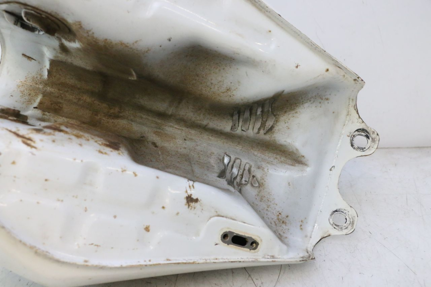 photo de SERBATOIO CARBURANTE  SUZUKI DR S 600 (1985 - 1989) - Dettagli dei punti di fissaggio