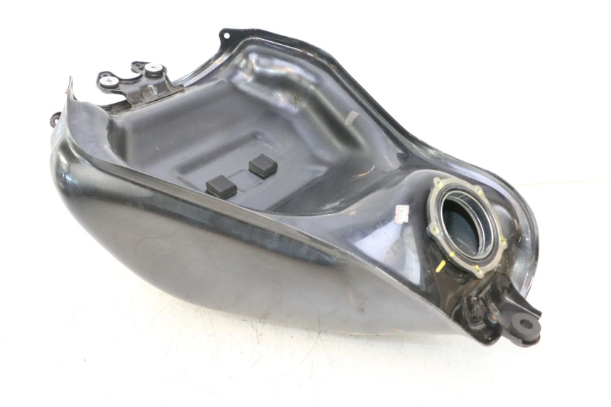 photo de SERBATOIO CARBURANTE  KAWASAKI ER-6 ER6 F ABS 650 (2012 - 2016) - Primo piano tecnico